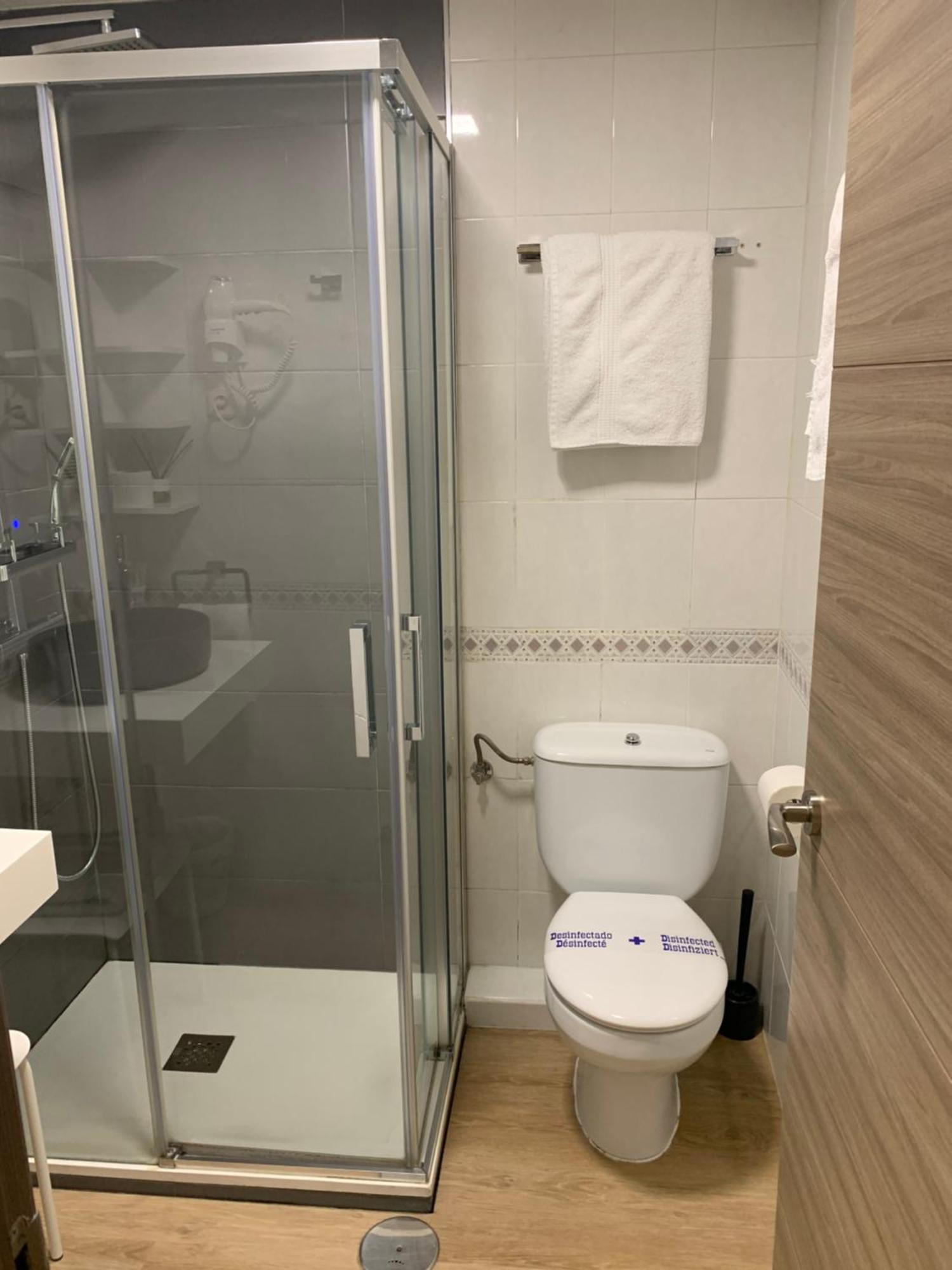 Hostal El Rocio Paracuellos de Jarama Exterior foto
