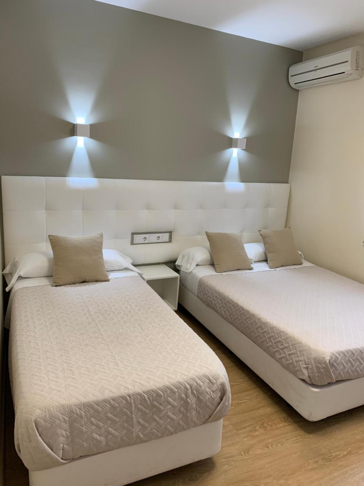 Hostal El Rocio Paracuellos de Jarama Exterior foto