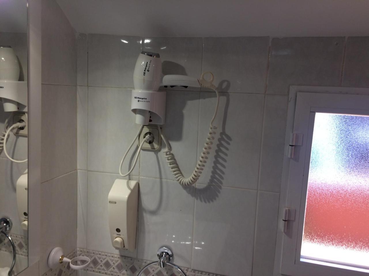 Hostal El Rocio Paracuellos de Jarama Exterior foto